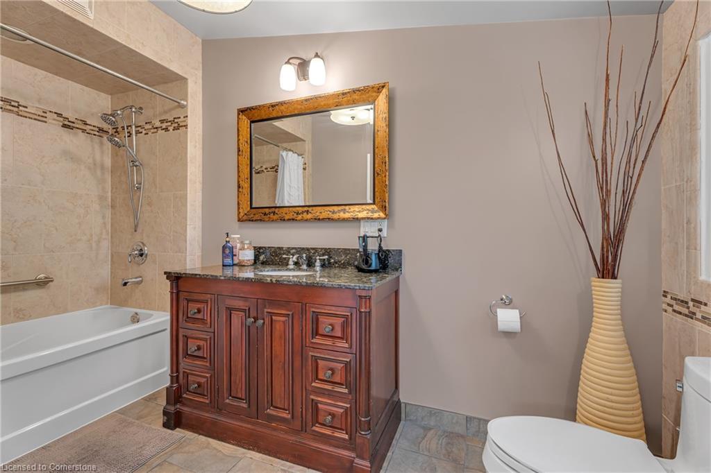 316 Fennell Avenue W, Hamilton, ON - Indoor Photo Showing Bathroom