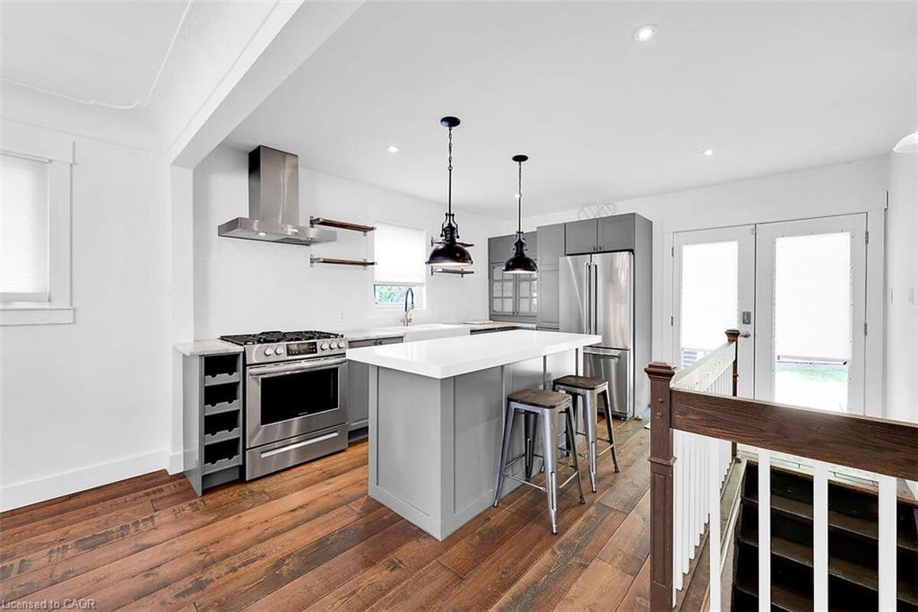 28 Marion Crescent, Dundas, ON - Indoor Photo Showing Kitchen With Upgraded Kitchen