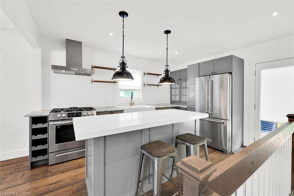 28 Marion Crescent, Dundas, ON - Indoor Photo Showing Kitchen With Stainless Steel Kitchen With Upgraded Kitchen