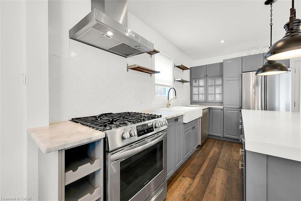 28 Marion Crescent, Dundas, ON - Indoor Photo Showing Kitchen With Stainless Steel Kitchen With Upgraded Kitchen
