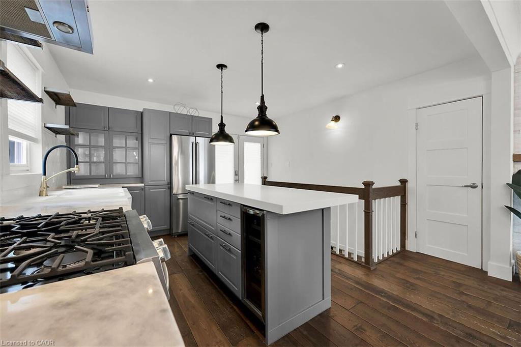 28 Marion Crescent, Dundas, ON - Indoor Photo Showing Kitchen With Upgraded Kitchen