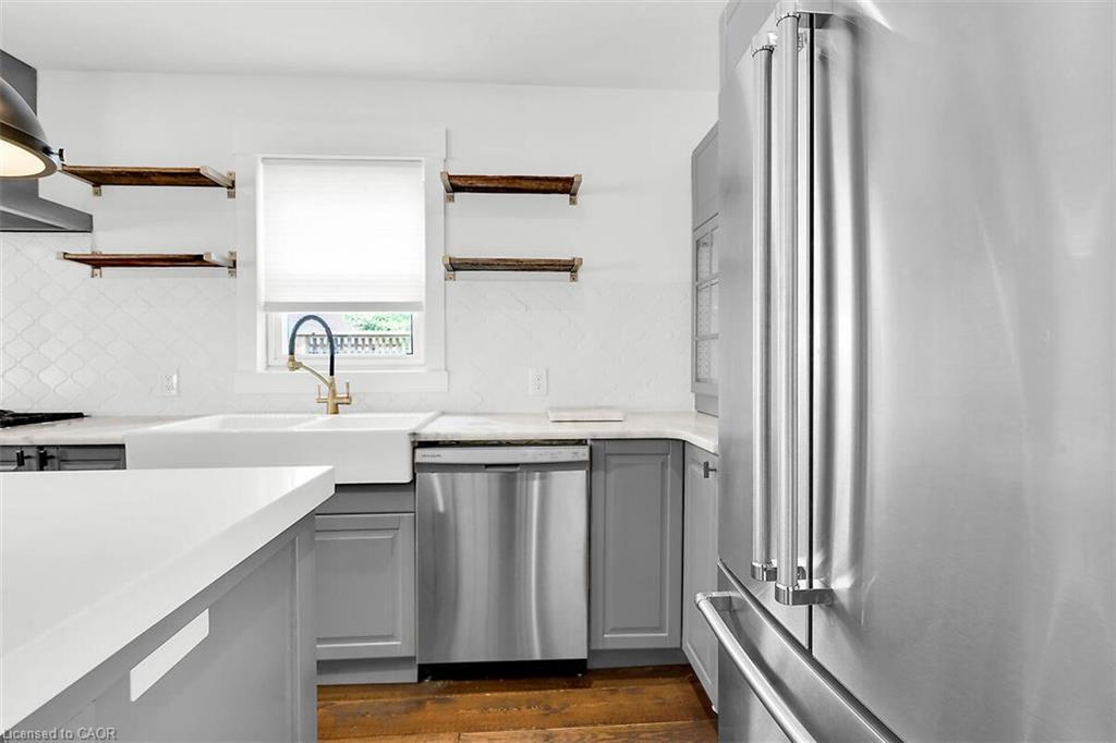 28 Marion Crescent, Dundas, ON - Indoor Photo Showing Kitchen With Stainless Steel Kitchen With Upgraded Kitchen