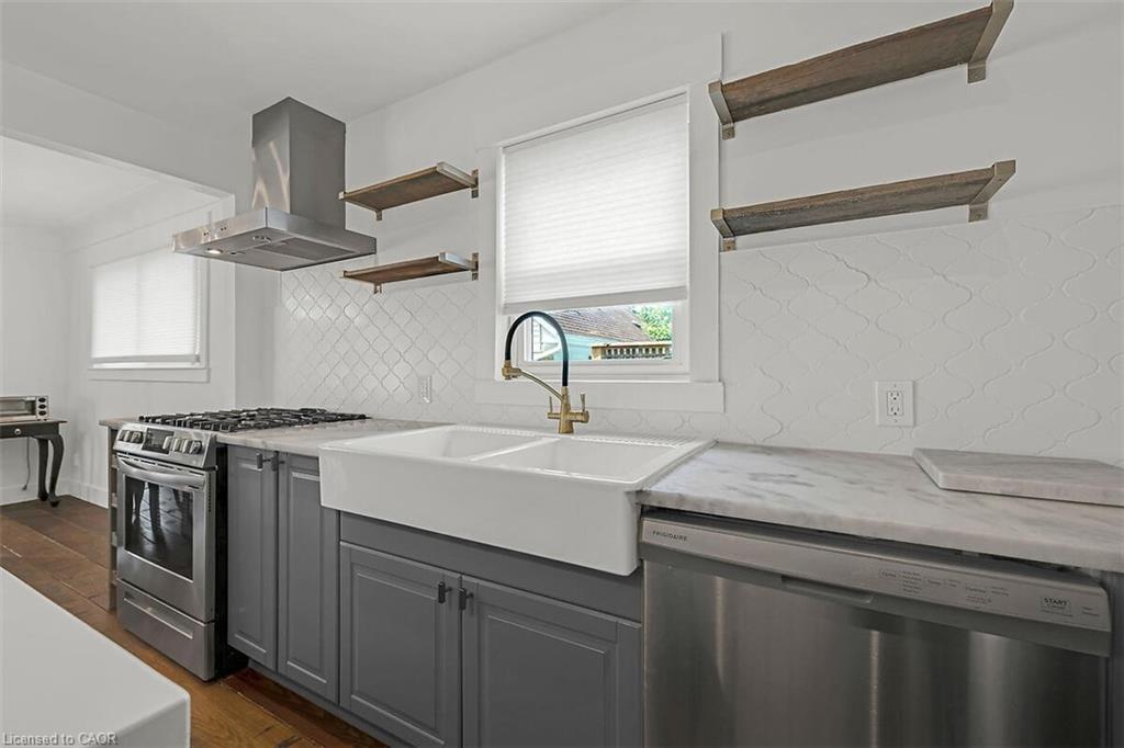 28 Marion Crescent, Dundas, ON - Indoor Photo Showing Kitchen With Upgraded Kitchen