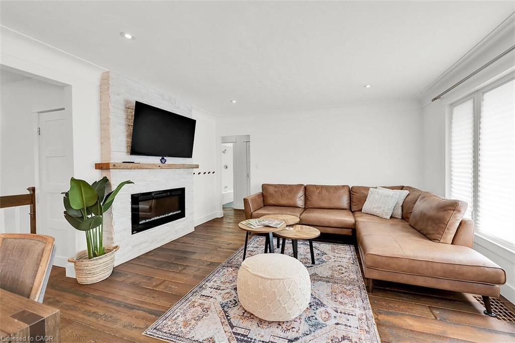 28 Marion Crescent, Dundas, ON - Indoor Photo Showing Living Room With Fireplace