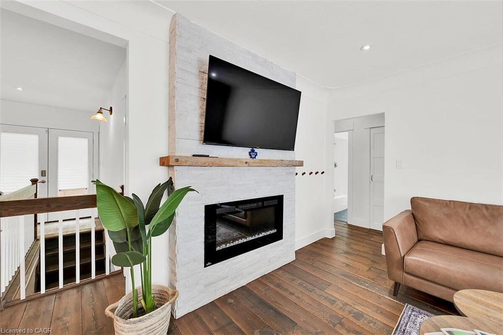 28 Marion Crescent, Dundas, ON - Indoor Photo Showing Living Room With Fireplace