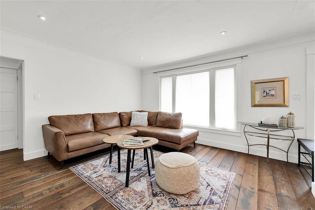28 Marion Crescent, Dundas, ON - Indoor Photo Showing Living Room