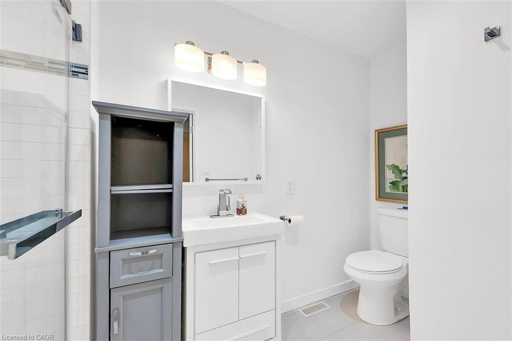 28 Marion Crescent, Dundas, ON - Indoor Photo Showing Bathroom