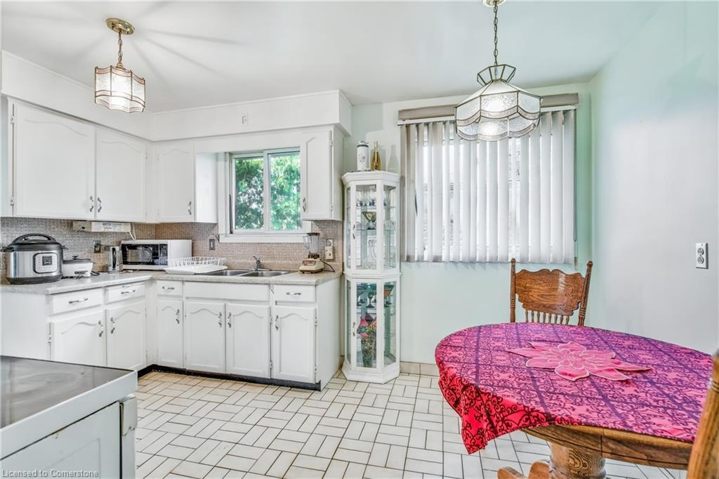 348 Barrick Road, Port Colborne, ON - Indoor Photo Showing Kitchen With Double Sink