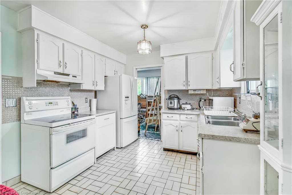 348 Barrick Road, Port Colborne, ON - Indoor Photo Showing Kitchen With Double Sink