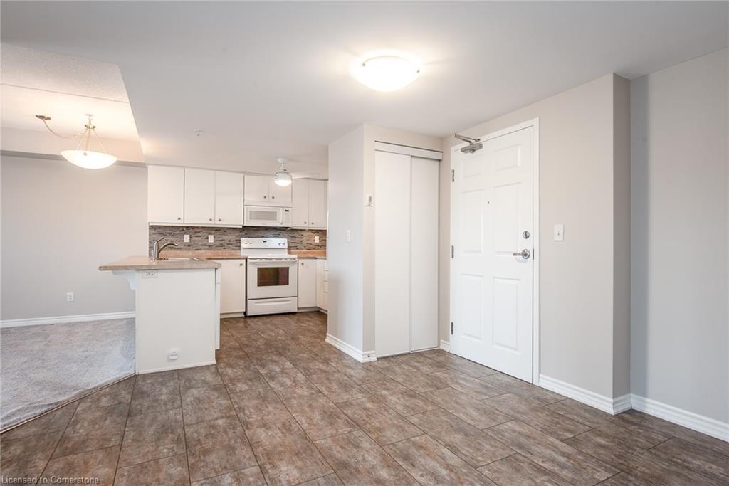 306-505 Margaret Street, Cambridge, ON - Indoor Photo Showing Kitchen