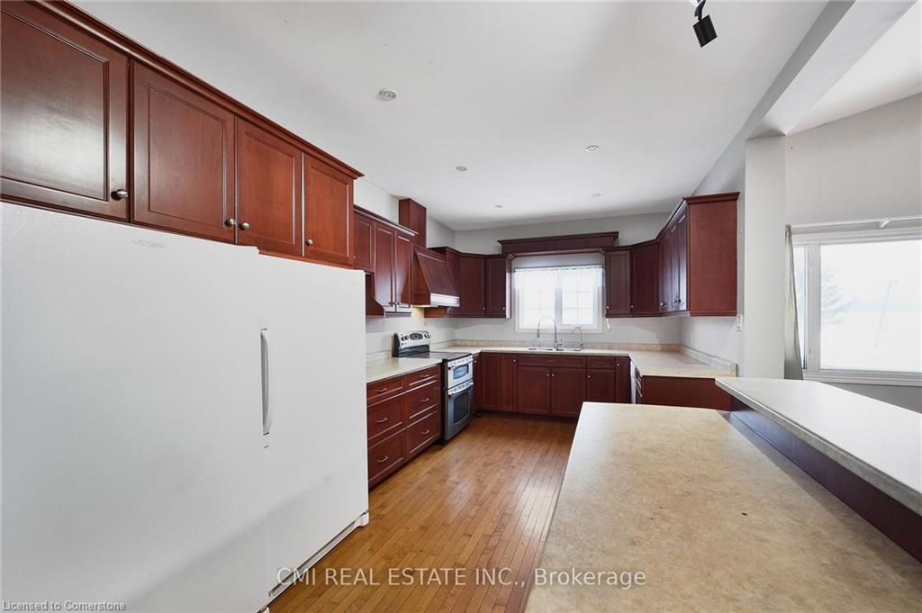 1632 Conc 2-3 Road, Cochrane, ON - Indoor Photo Showing Kitchen With Double Sink