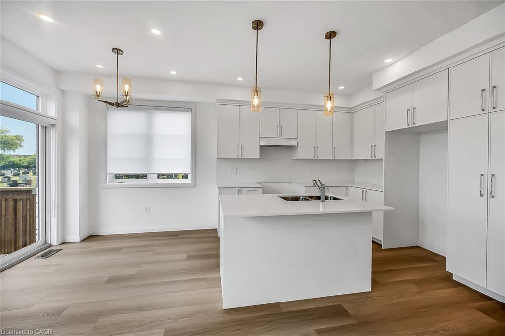 385 Limeridge Road E, Hamilton, ON - Indoor Photo Showing Kitchen With Double Sink With Upgraded Kitchen