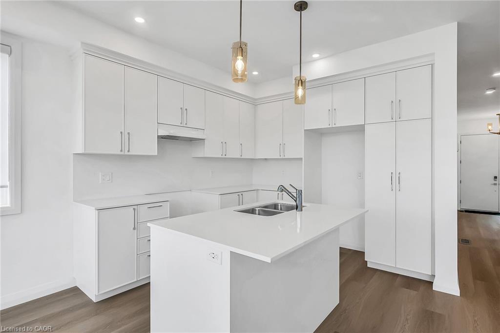 385 Limeridge Road E, Hamilton, ON - Indoor Photo Showing Kitchen With Double Sink With Upgraded Kitchen