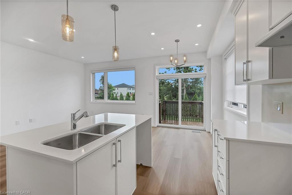 385 Limeridge Road E, Hamilton, ON - Indoor Photo Showing Kitchen With Double Sink With Upgraded Kitchen