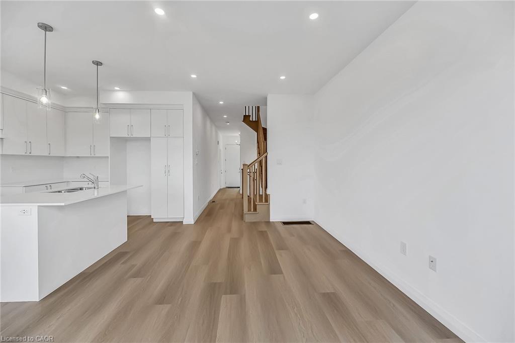 385 Limeridge Road E, Hamilton, ON - Indoor Photo Showing Kitchen