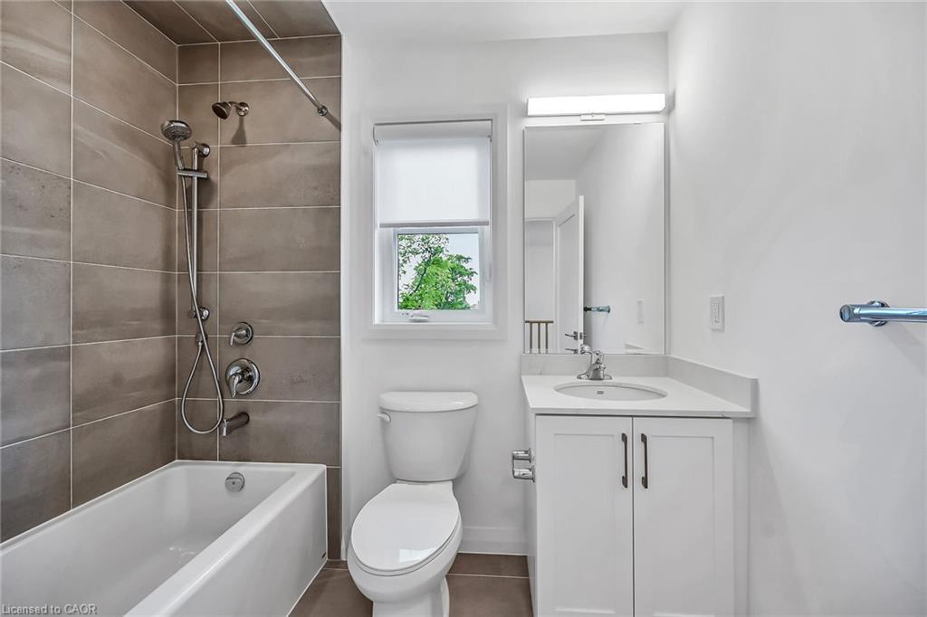 385 Limeridge Road E, Hamilton, ON - Indoor Photo Showing Bathroom