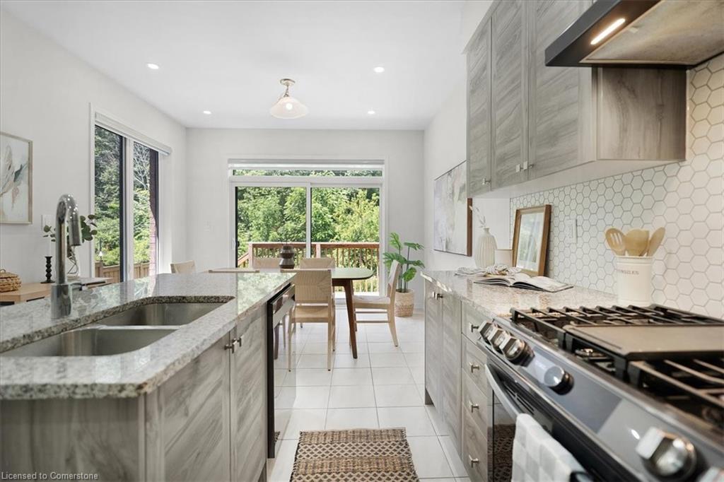 157 Cactus Crescent, Hamilton, ON - Indoor Photo Showing Kitchen With Double Sink With Upgraded Kitchen