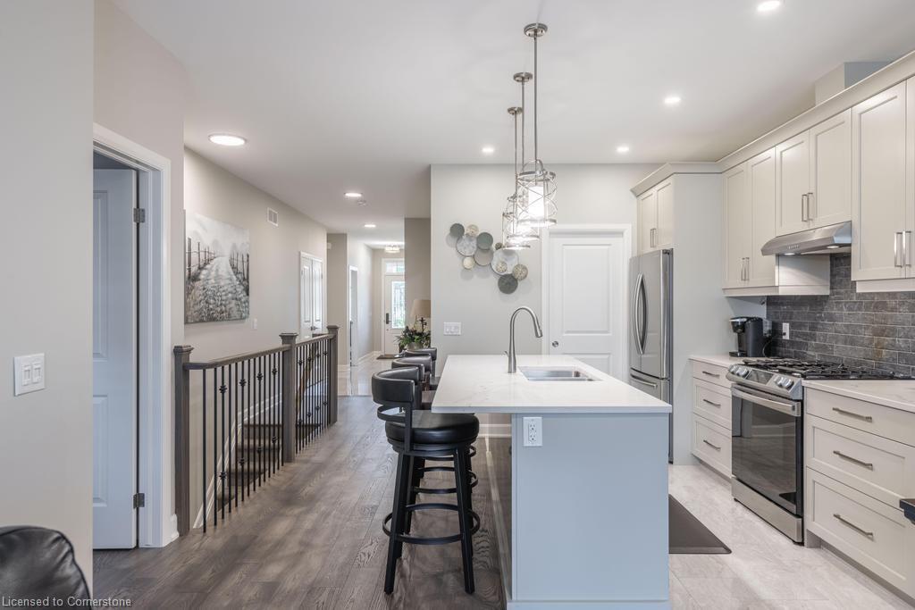 14 Campbell Street, Thorold, ON - Indoor Photo Showing Kitchen With Upgraded Kitchen