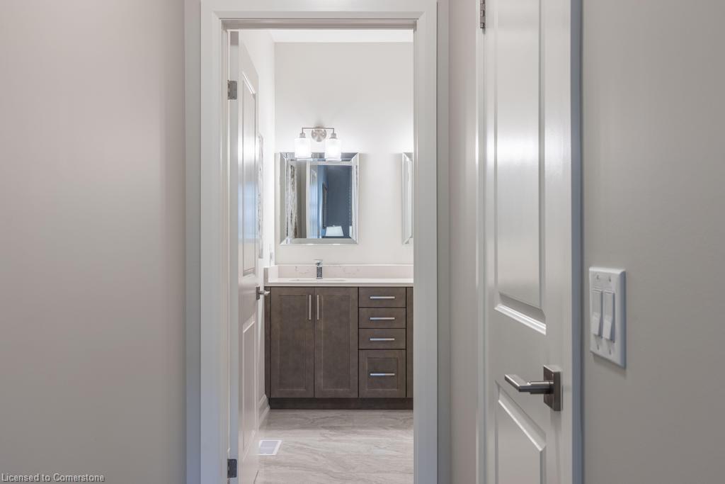 14 Campbell Street, Thorold, ON - Indoor Photo Showing Bathroom