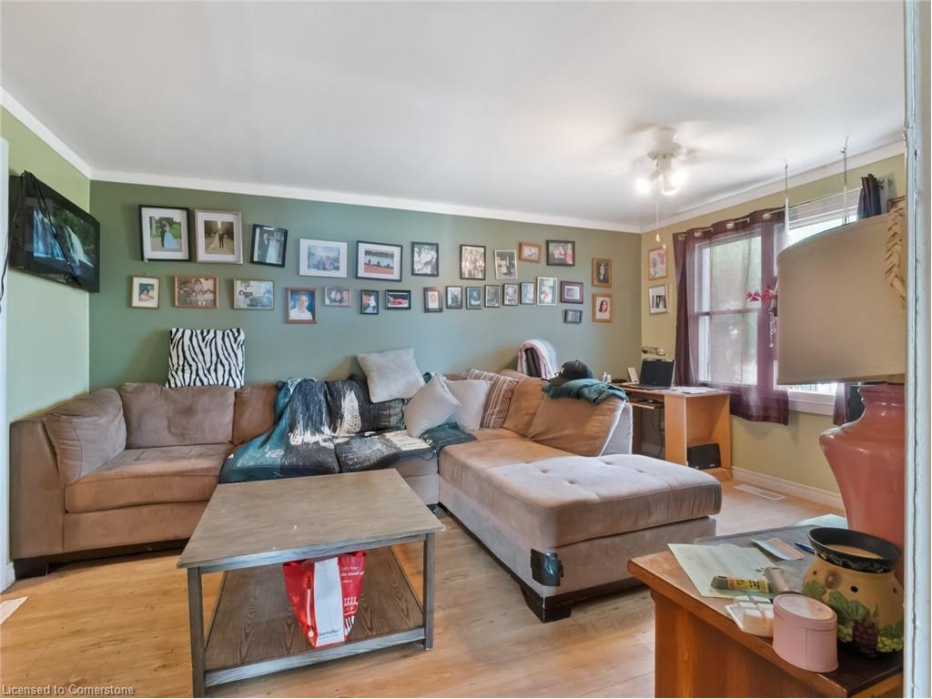 567 Killaly St Street E, Port Colborne, ON - Indoor Photo Showing Living Room