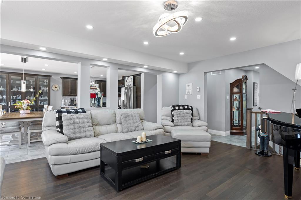 122 Bridge Crescent, Palmerston, ON - Indoor Photo Showing Living Room