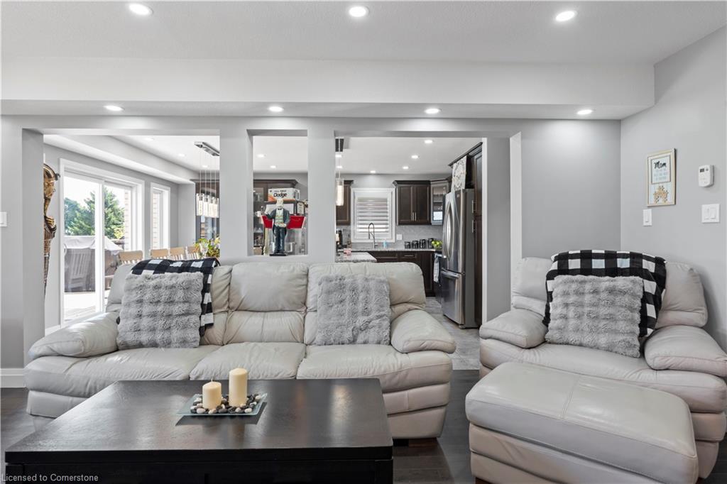 122 Bridge Crescent, Palmerston, ON - Indoor Photo Showing Living Room