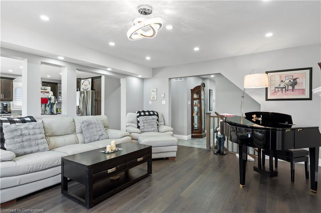 122 Bridge Crescent, Palmerston, ON - Indoor Photo Showing Living Room