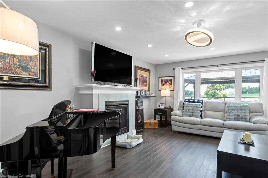 122 Bridge Crescent, Palmerston, ON - Indoor Photo Showing Living Room With Fireplace