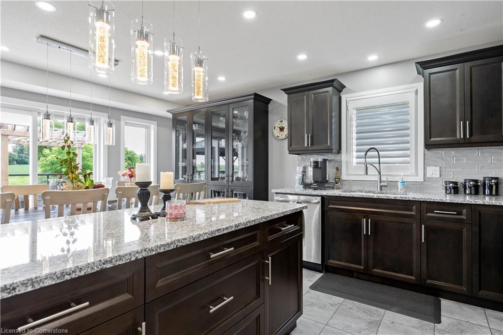 122 Bridge Crescent, Palmerston, ON - Indoor Photo Showing Kitchen With Upgraded Kitchen