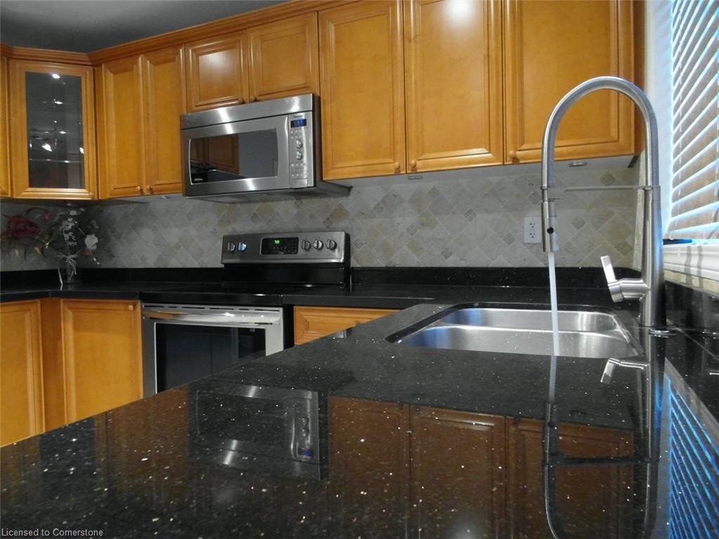 2289 Dunforest Crescent, Oakville, ON - Indoor Photo Showing Kitchen With Double Sink