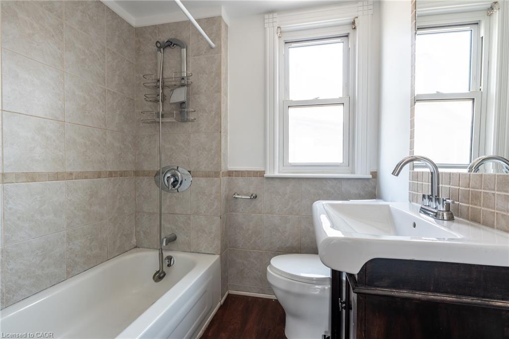 272 Stinson Crescent, Hamilton, ON - Indoor Photo Showing Bathroom