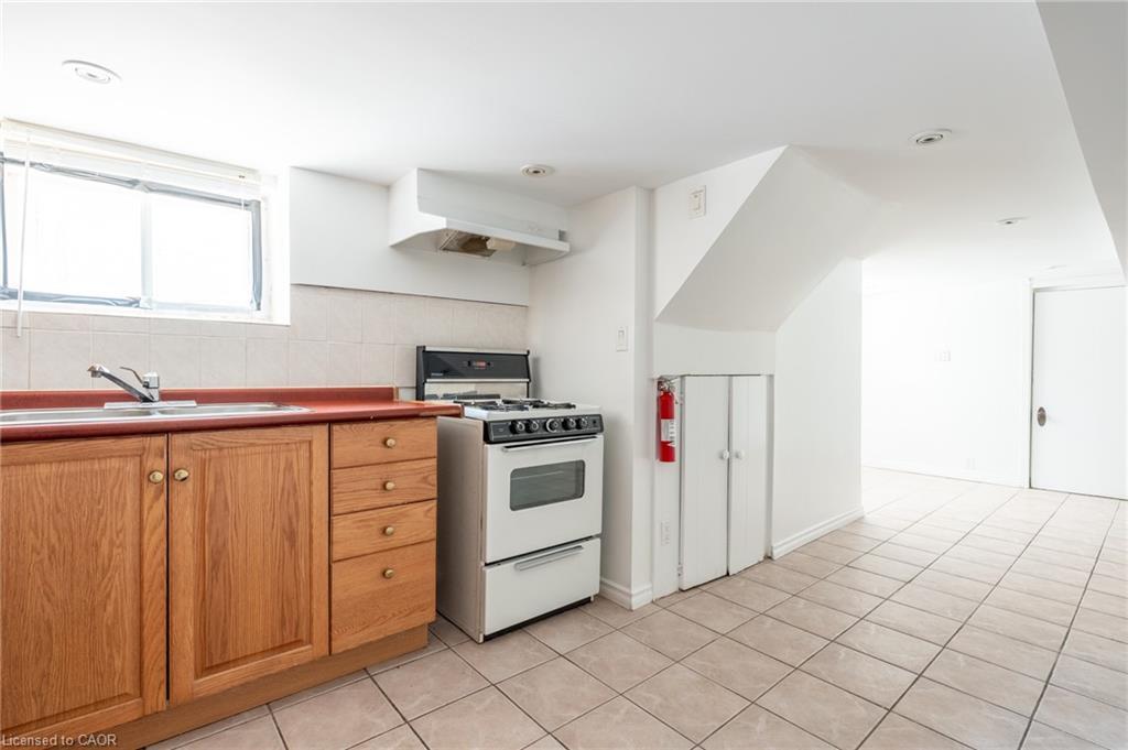 272 Stinson Crescent, Hamilton, ON - Indoor Photo Showing Kitchen