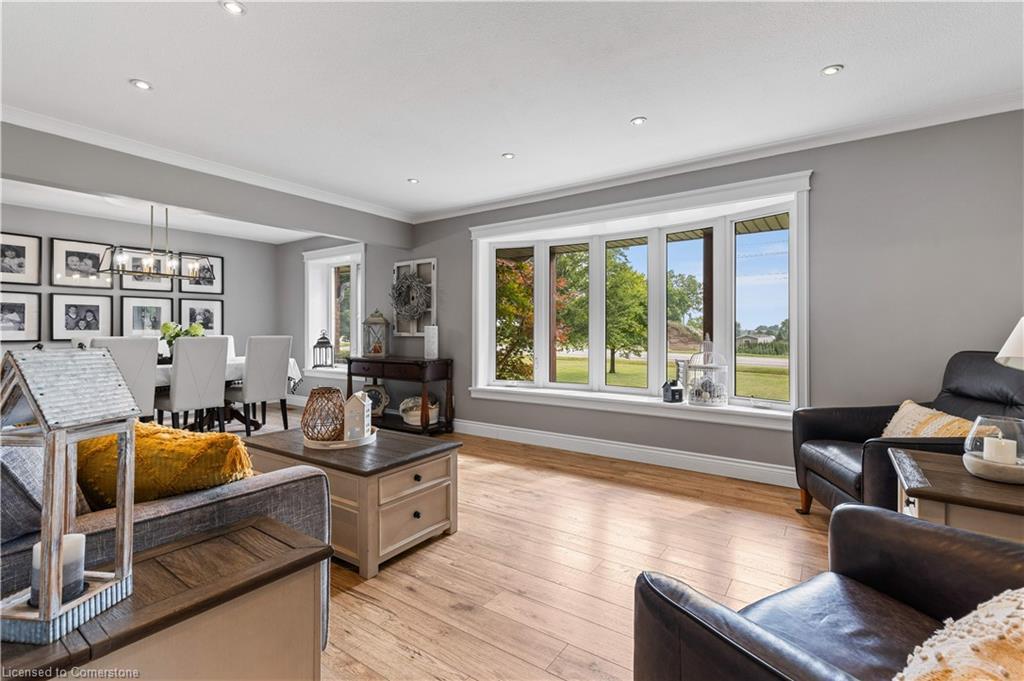 404996 Beaconsfield Road, Burgessville, ON - Indoor Photo Showing Living Room