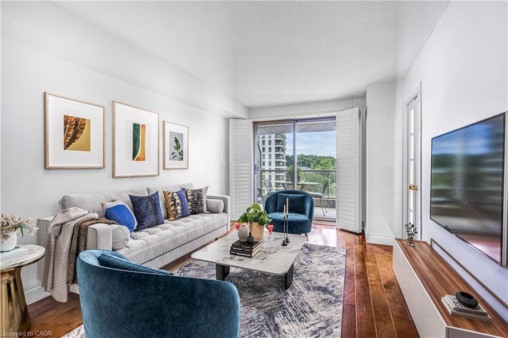 704-1800 The Collegeway, Mississauga, ON - Indoor Photo Showing Living Room