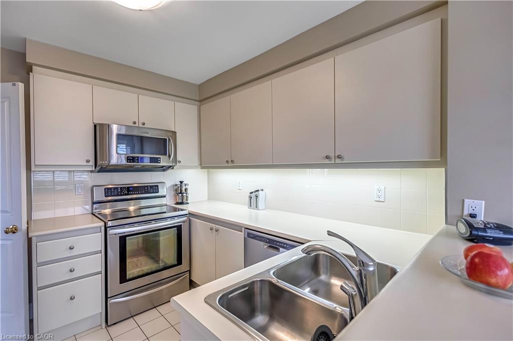 704-1800 The Collegeway, Mississauga, ON - Indoor Photo Showing Kitchen With Stainless Steel Kitchen With Double Sink