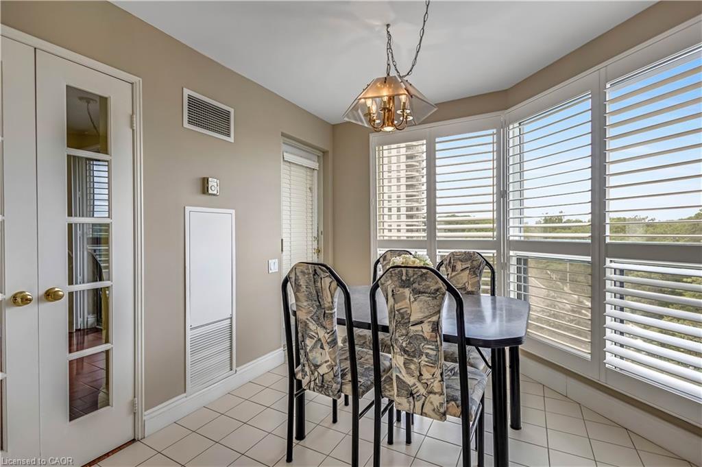 704-1800 The Collegeway, Mississauga, ON - Indoor Photo Showing Dining Room