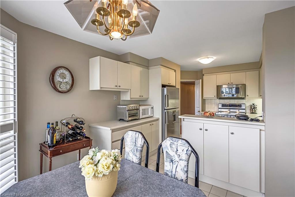 704-1800 The Collegeway, Mississauga, ON - Indoor