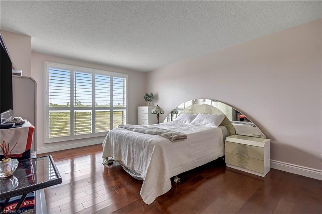 704-1800 The Collegeway, Mississauga, ON - Indoor Photo Showing Bedroom