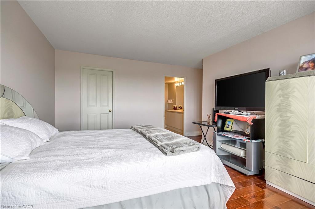 704-1800 The Collegeway, Mississauga, ON - Indoor Photo Showing Bedroom
