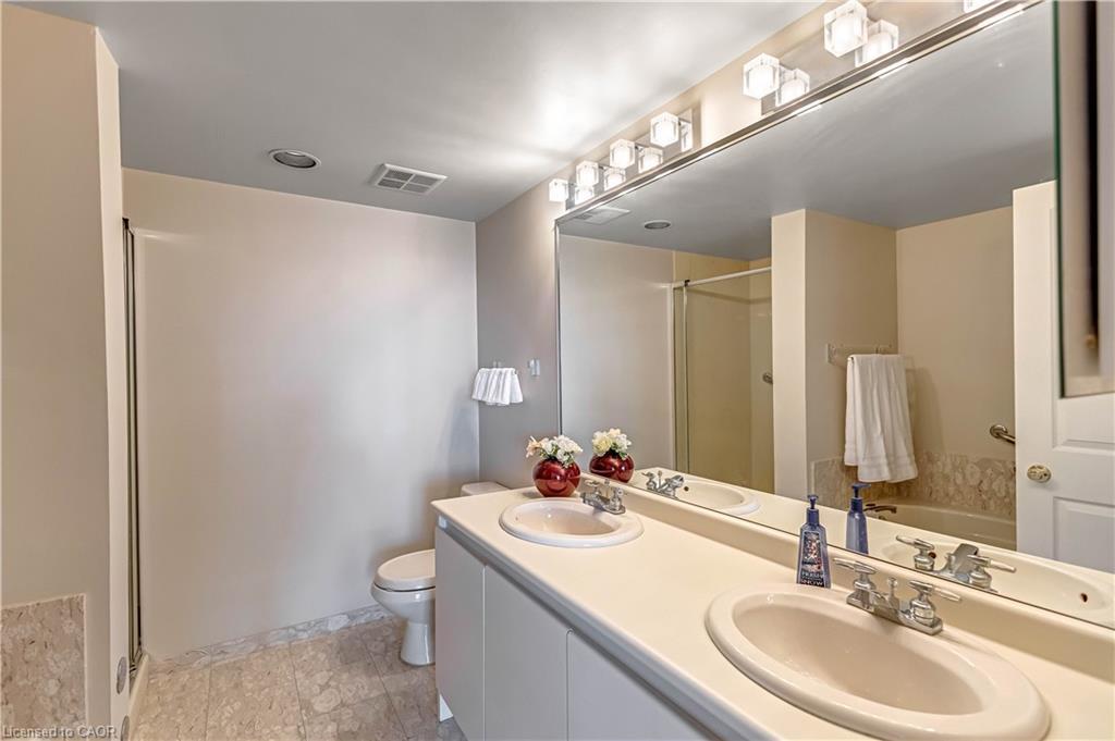 704-1800 The Collegeway, Mississauga, ON - Indoor Photo Showing Bathroom