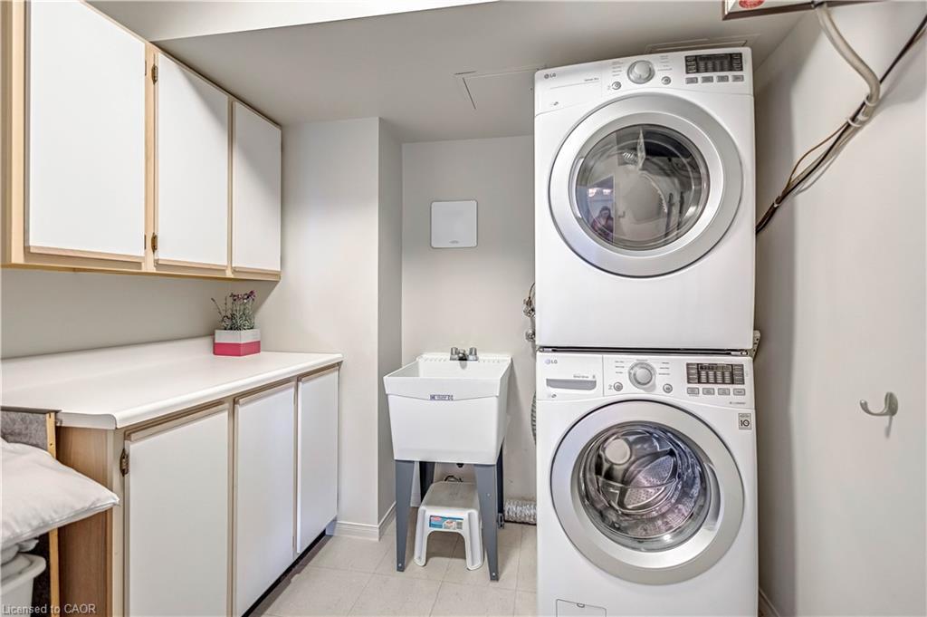 704-1800 The Collegeway, Mississauga, ON - Indoor Photo Showing Laundry Room