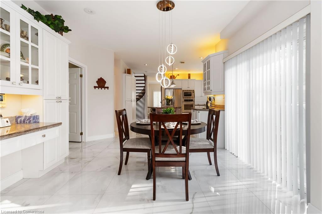 1401 Tamworth Court, Burlington, ON - Indoor Photo Showing Dining Room