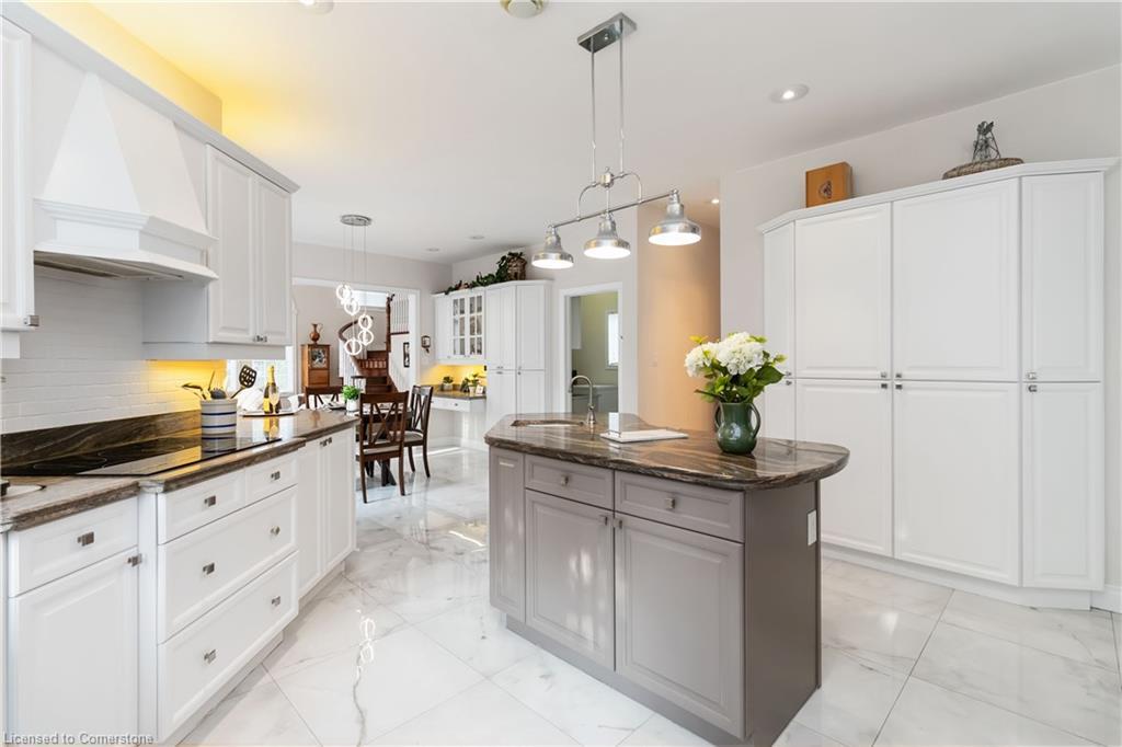1401 Tamworth Court, Burlington, ON - Indoor Photo Showing Kitchen