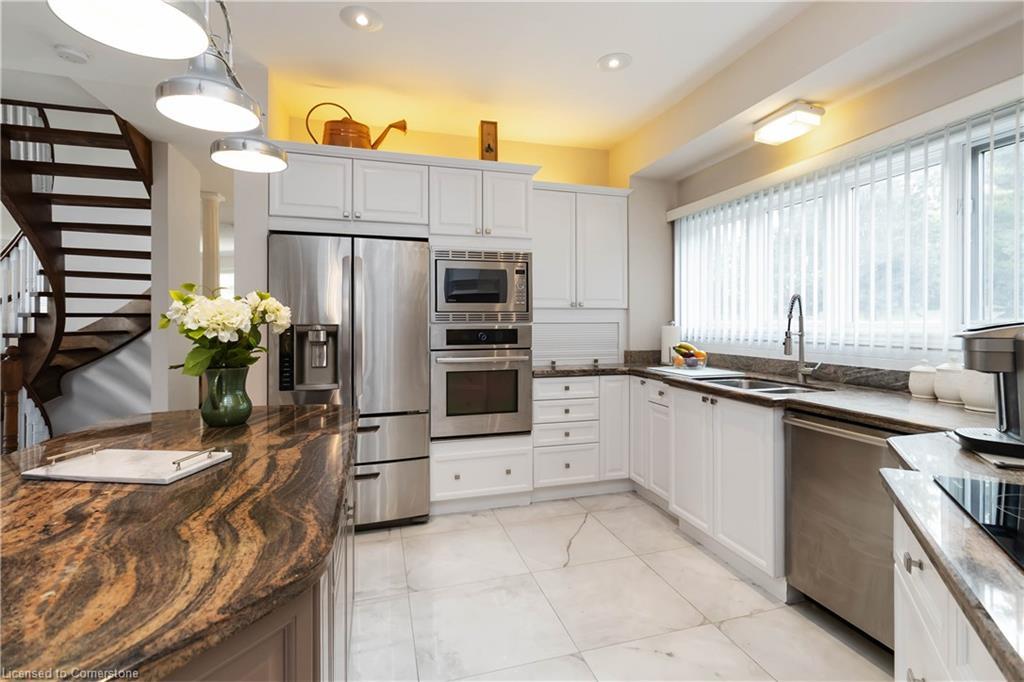 1401 Tamworth Court, Burlington, ON - Indoor Photo Showing Kitchen With Stainless Steel Kitchen With Double Sink