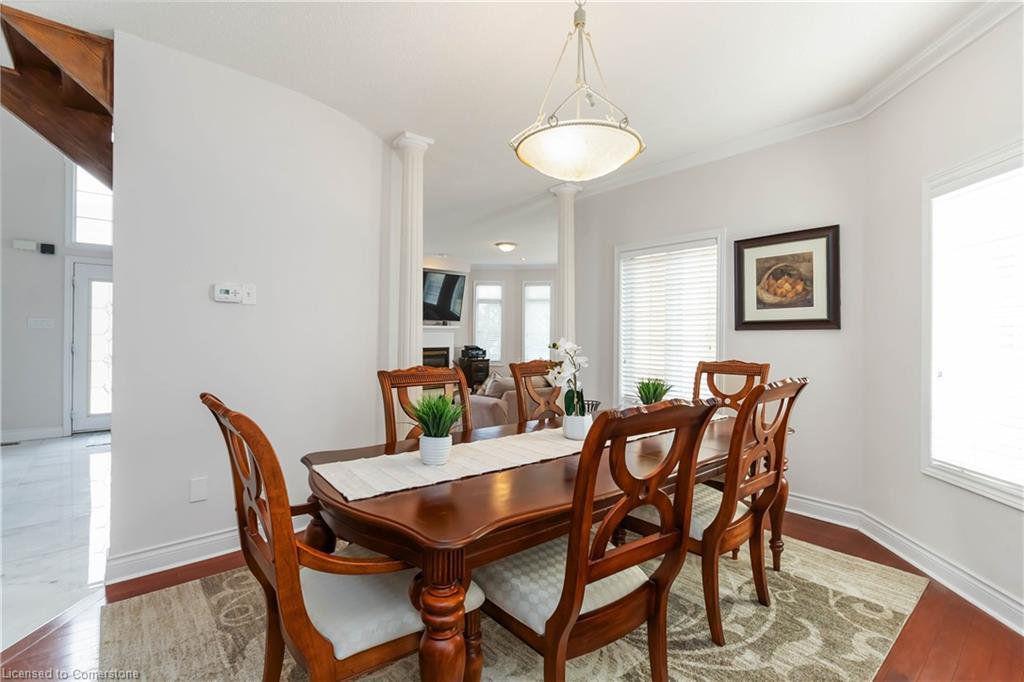 1401 Tamworth Court, Burlington, ON - Indoor Photo Showing Dining Room