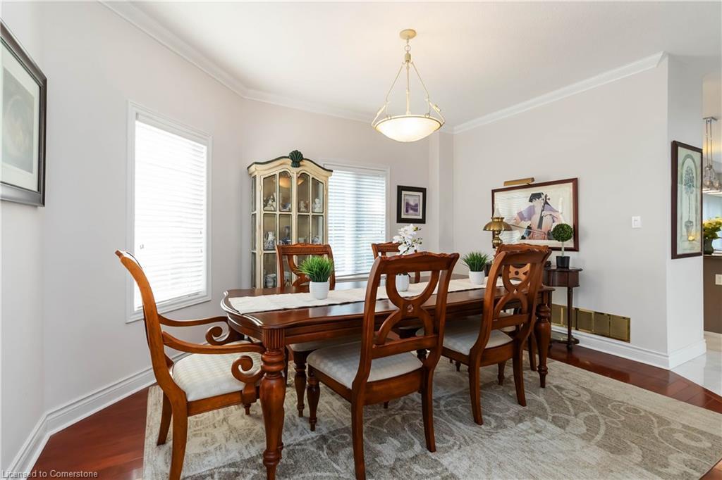 1401 Tamworth Court, Burlington, ON - Indoor Photo Showing Dining Room