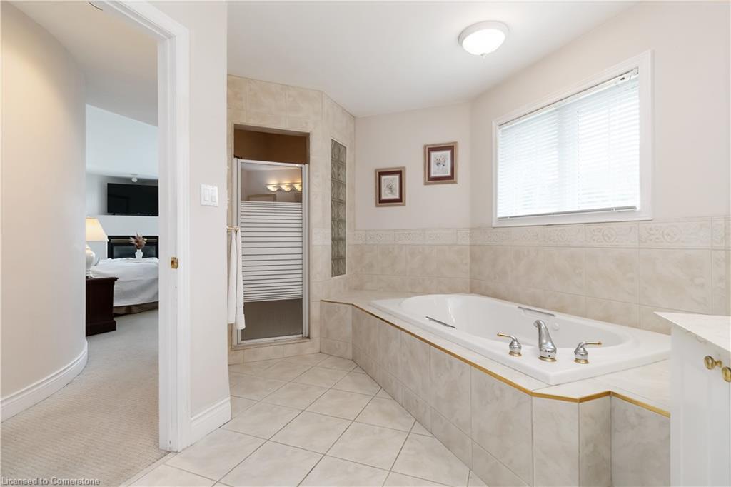 1401 Tamworth Court, Burlington, ON - Indoor Photo Showing Bathroom