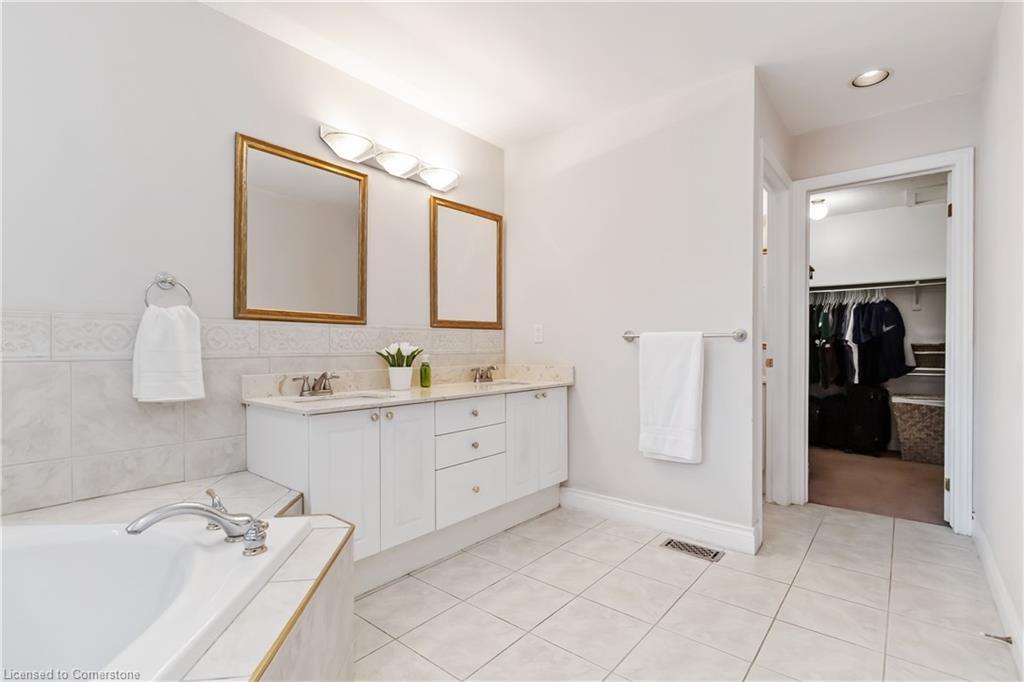 1401 Tamworth Court, Burlington, ON - Indoor Photo Showing Bathroom