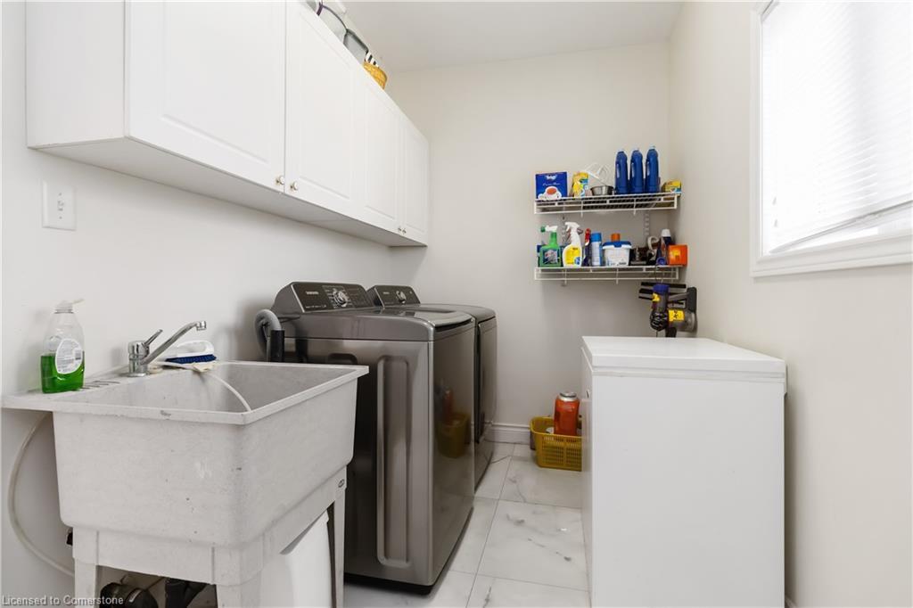1401 Tamworth Court, Burlington, ON - Indoor Photo Showing Laundry Room