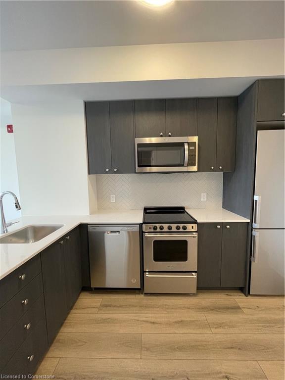 214-312 Erb Street W, Waterloo, ON - Indoor Photo Showing Kitchen
